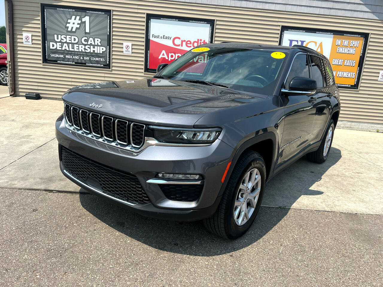 Used 2022 Jeep Grand Cherokee Limited image 1