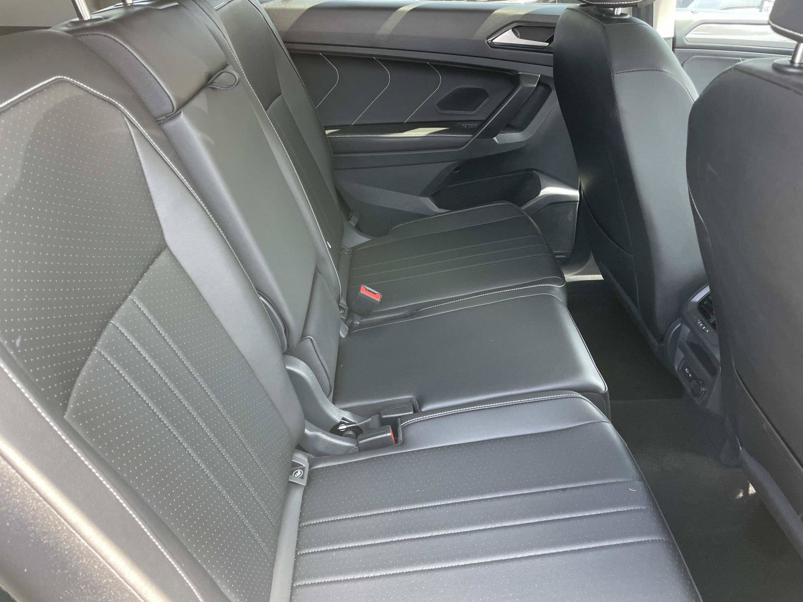 Certified 2023 Volkswagen Tiguan SE FWD image 28