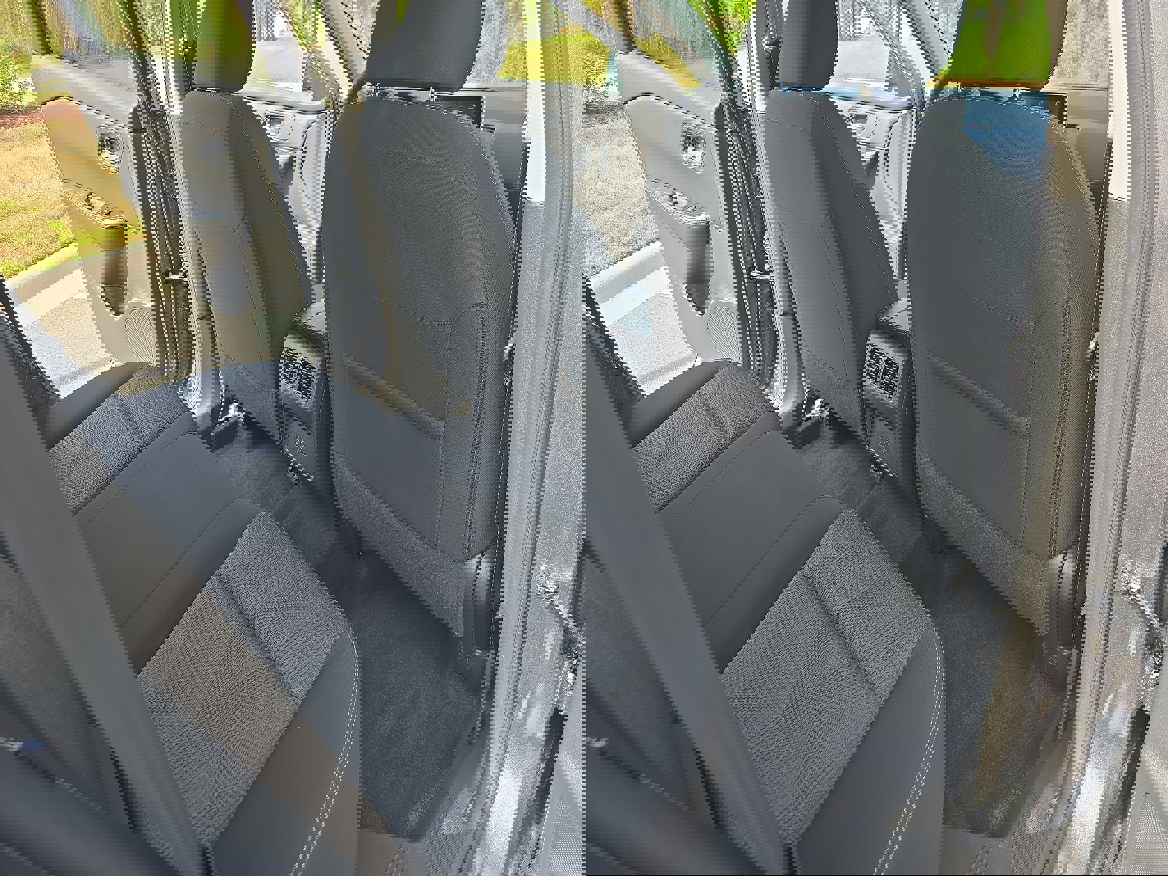 Used 2025 Nissan Rogue SV image 11