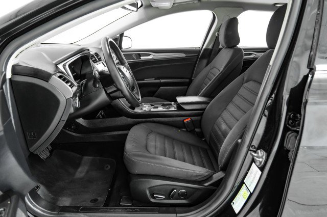 Used 2020 Ford Fusion SE image 30