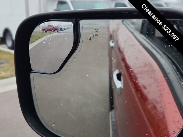 Used 2018 Nissan Titan SL image 36