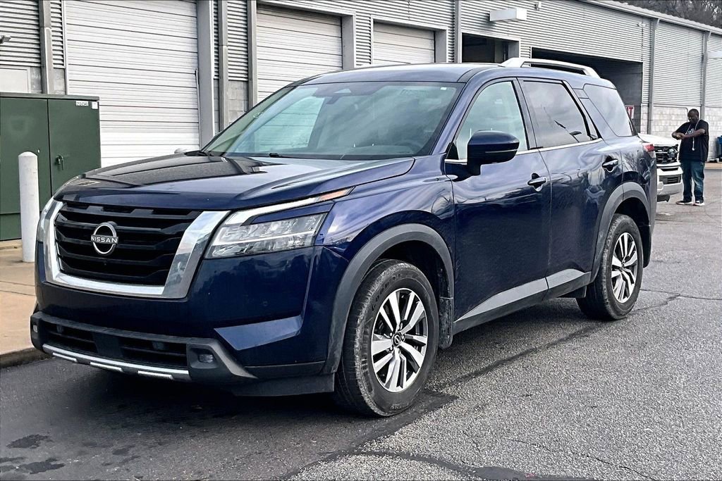 Used 2022 Nissan Pathfinder SL image 2