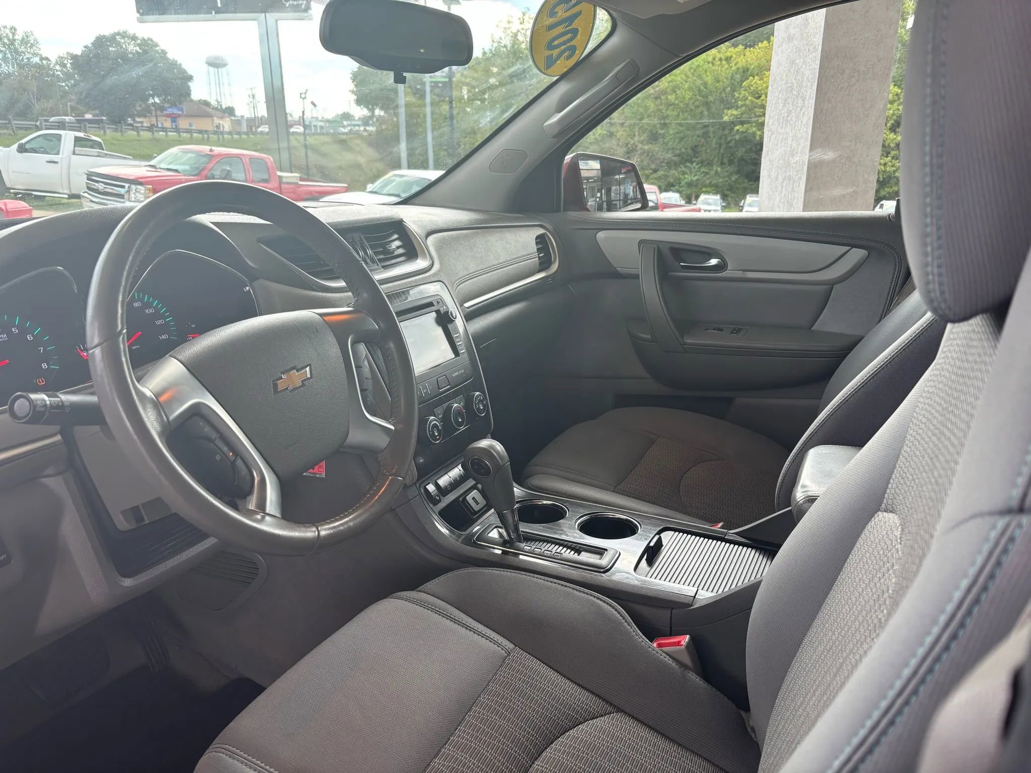 Used 2015 Chevrolet Traverse LT w/ Style and Technology Package image 7