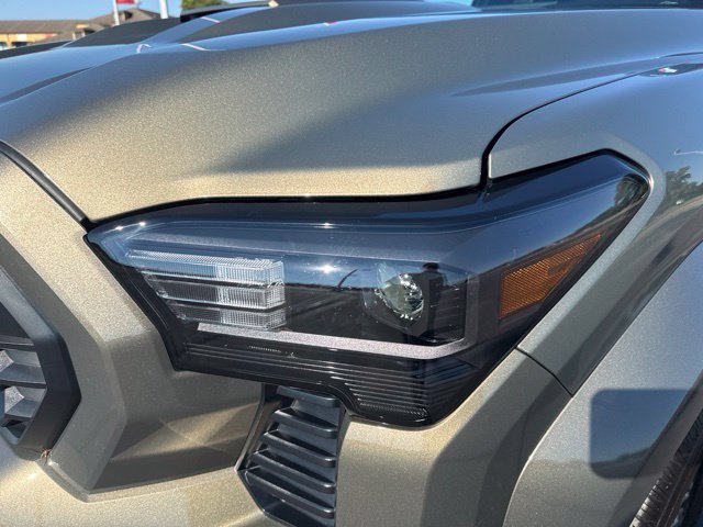 Used 2025 Toyota Tacoma TRD Sport AWD/4WD image 9