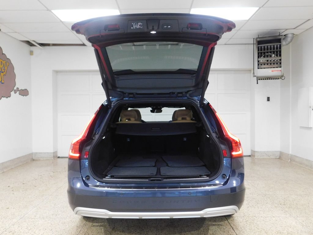 Used 2023 Volvo V90 B6 Cross Country Ultimate AWD/4WD image 56
