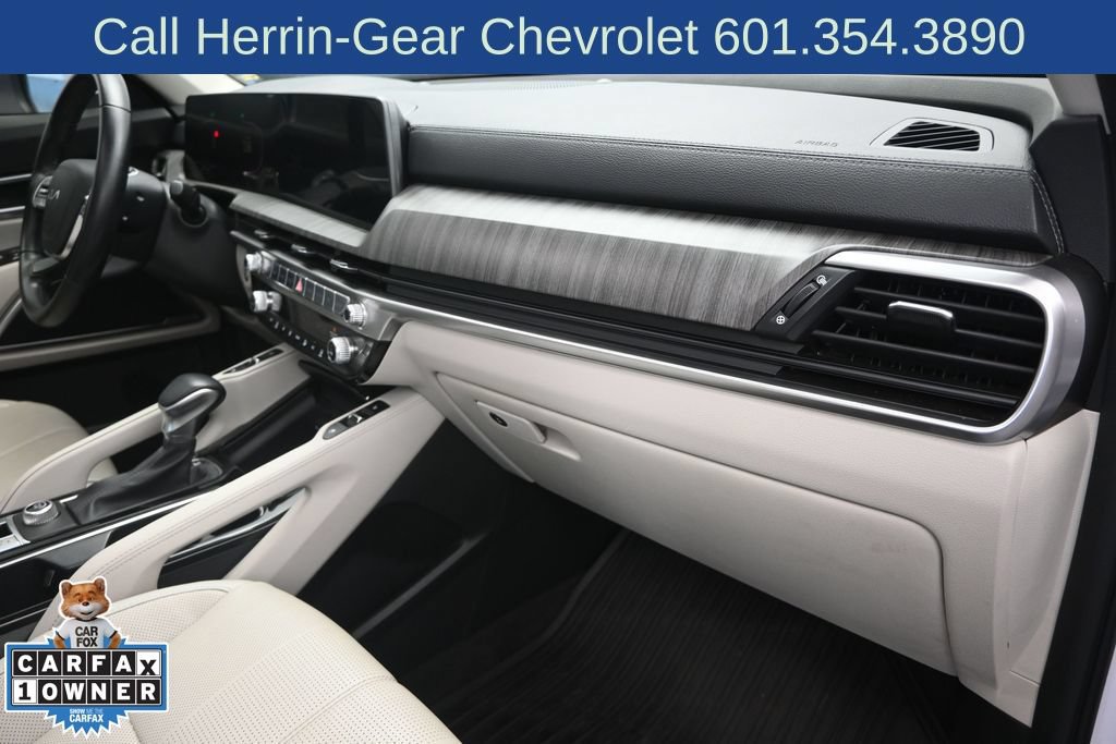 Used 2024 Kia Telluride EX w/ EX Captain's Chair Package FWD image 24