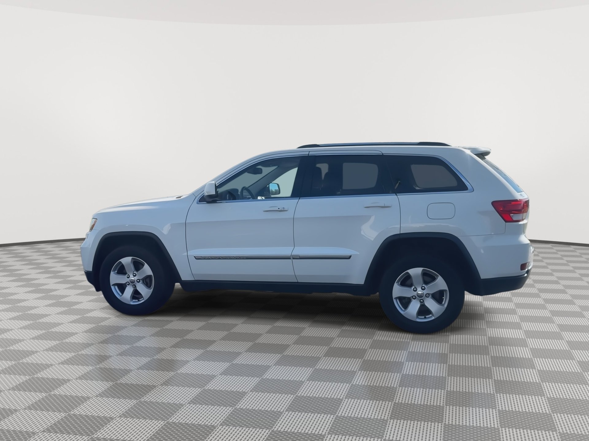 Used 2012 Jeep Grand Cherokee Laredo AWD/4WD image 6