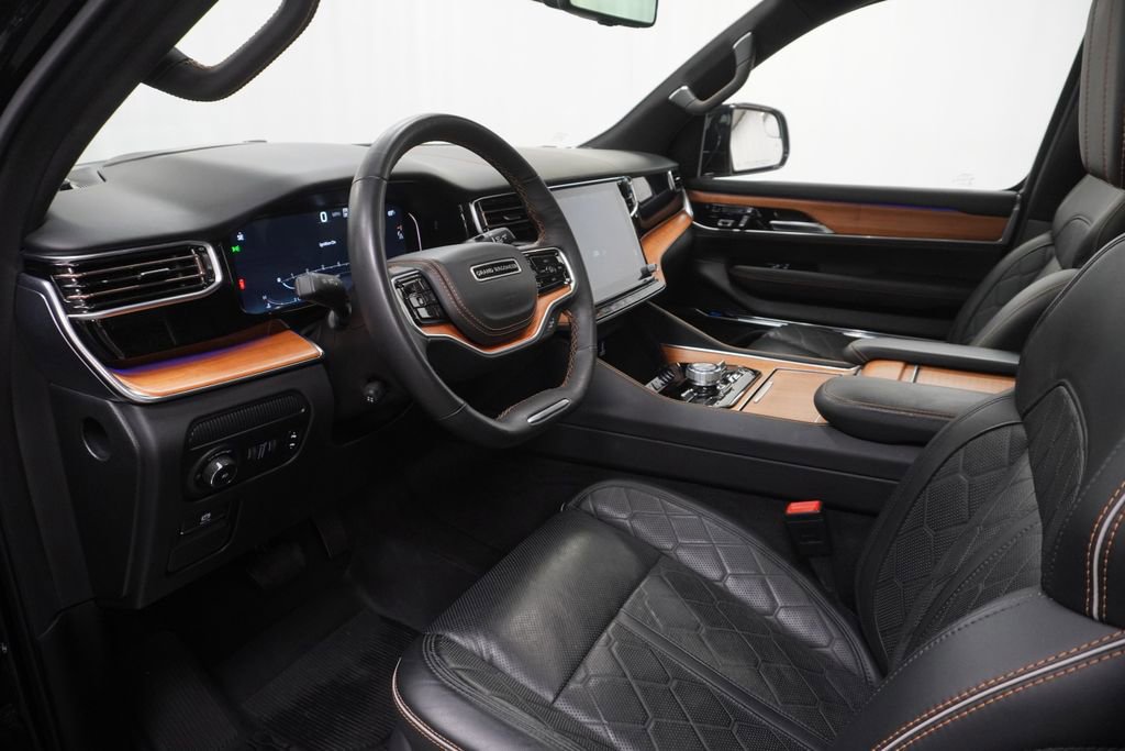 Used 2024 Jeep Grand Wagoneer Series III w/ Rear-Seat Entertainment Group AWD/4WD image 20