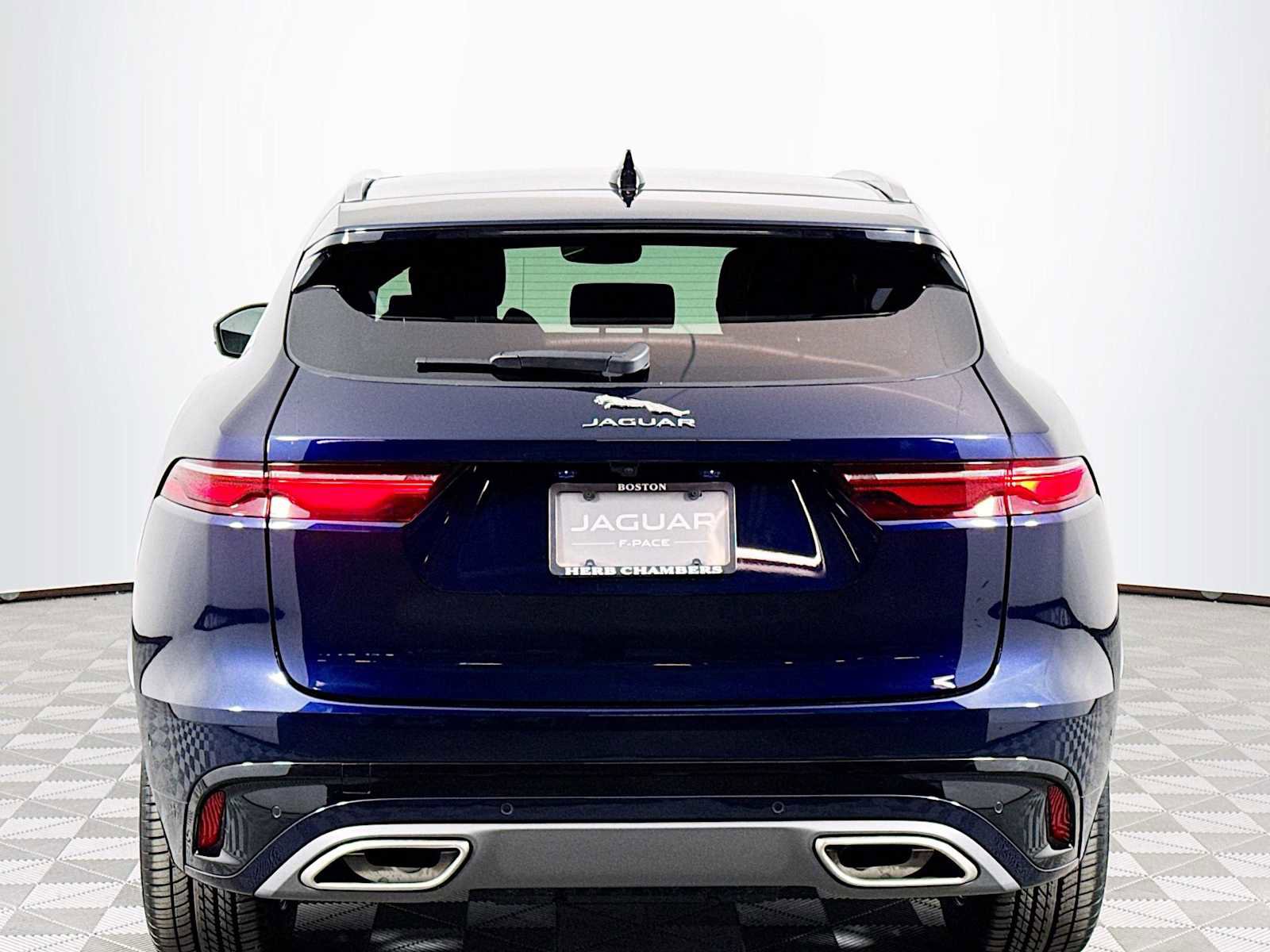 New 2025 Jaguar F-PACE R-Dynamic S image 6