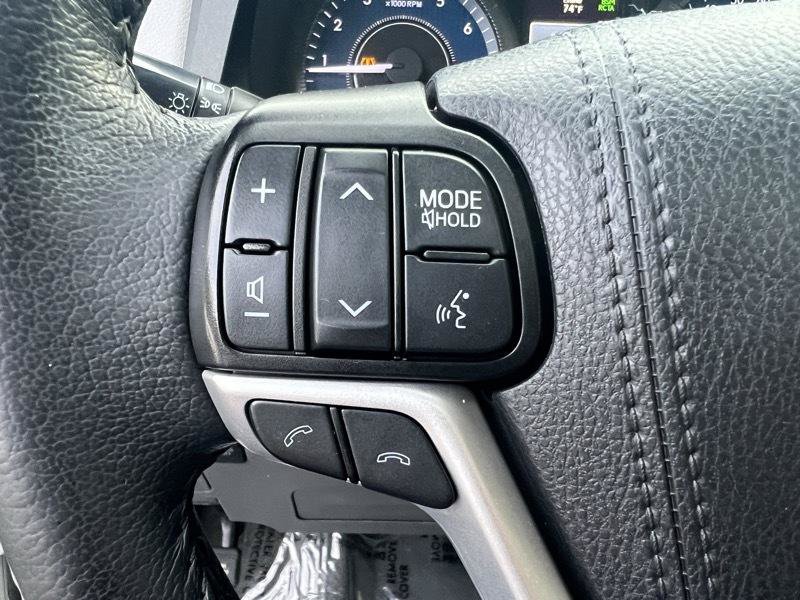 Used 2020 Toyota Sienna XLE FWD image 25