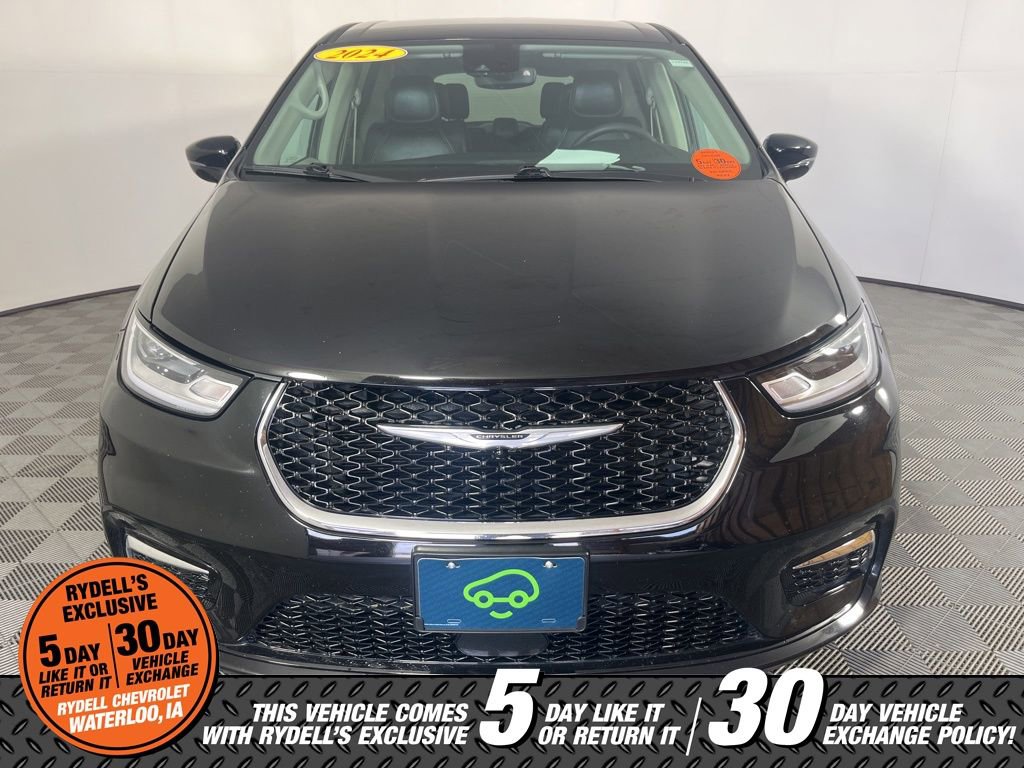 Used 2024 Chrysler Pacifica Touring-L FWD image 11