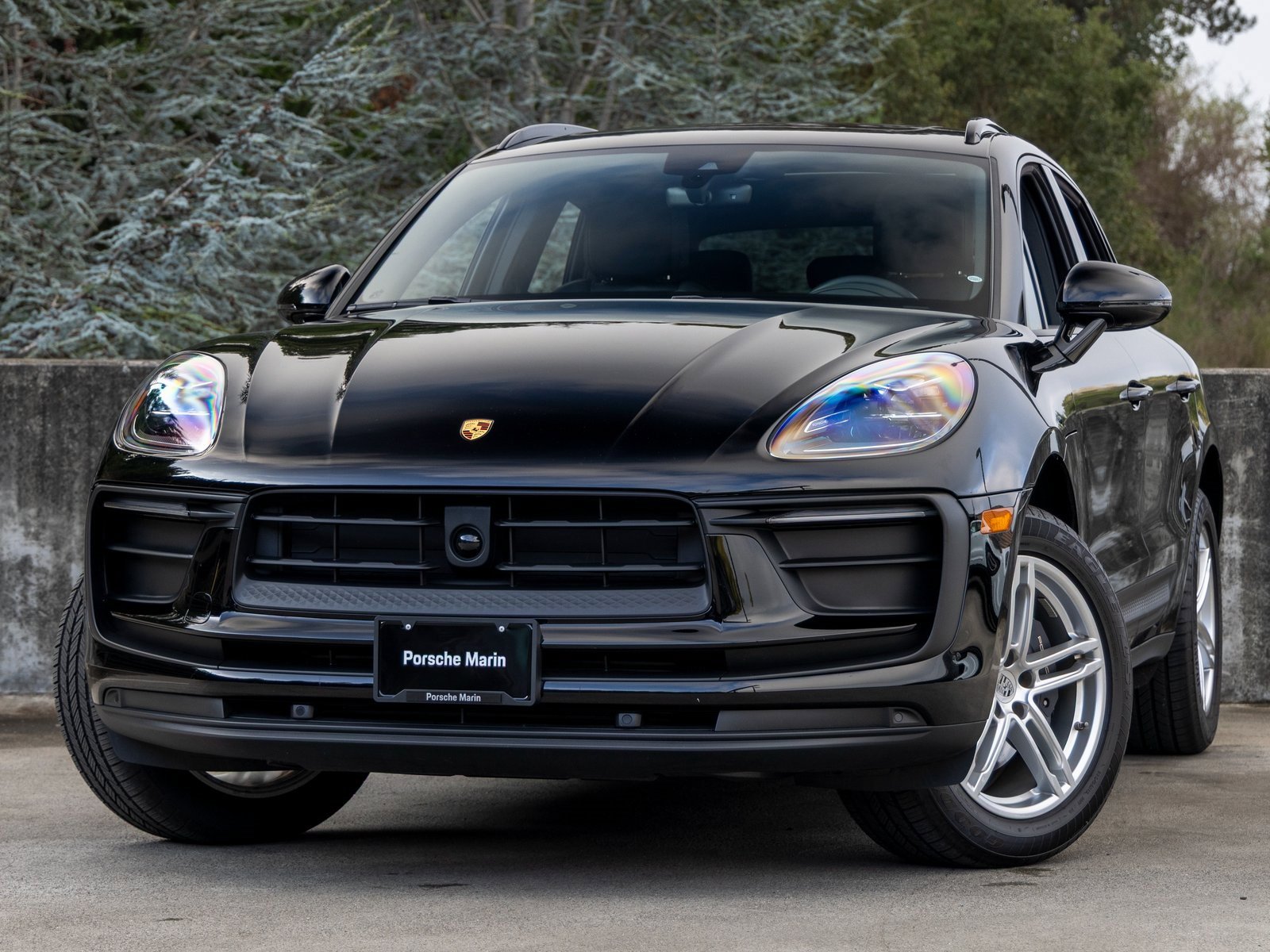 Certified 2025 Porsche Macan image 1