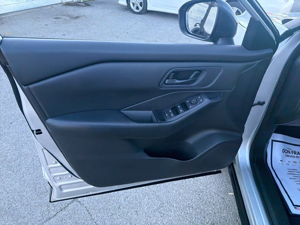 Used 2024 Nissan Rogue S AWD/4WD image 12
