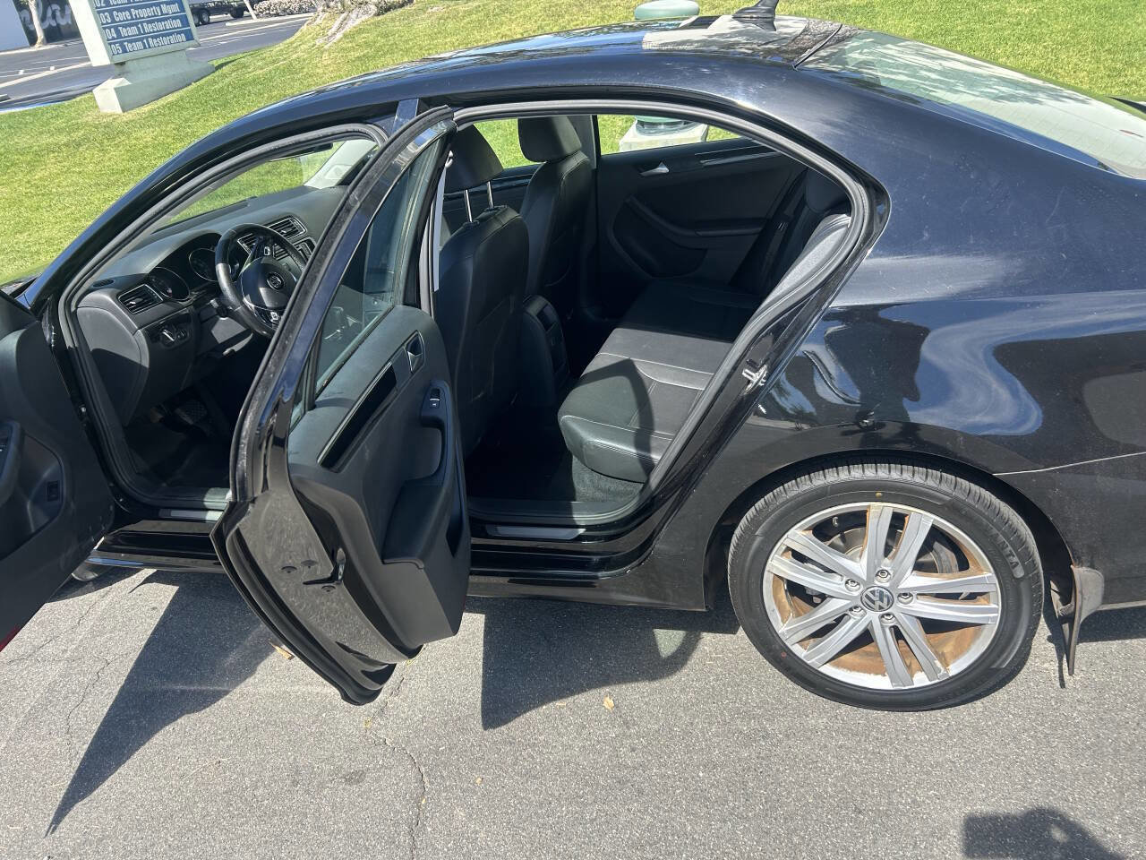 Used 2017 Volkswagen Jetta SEL FWD image 7