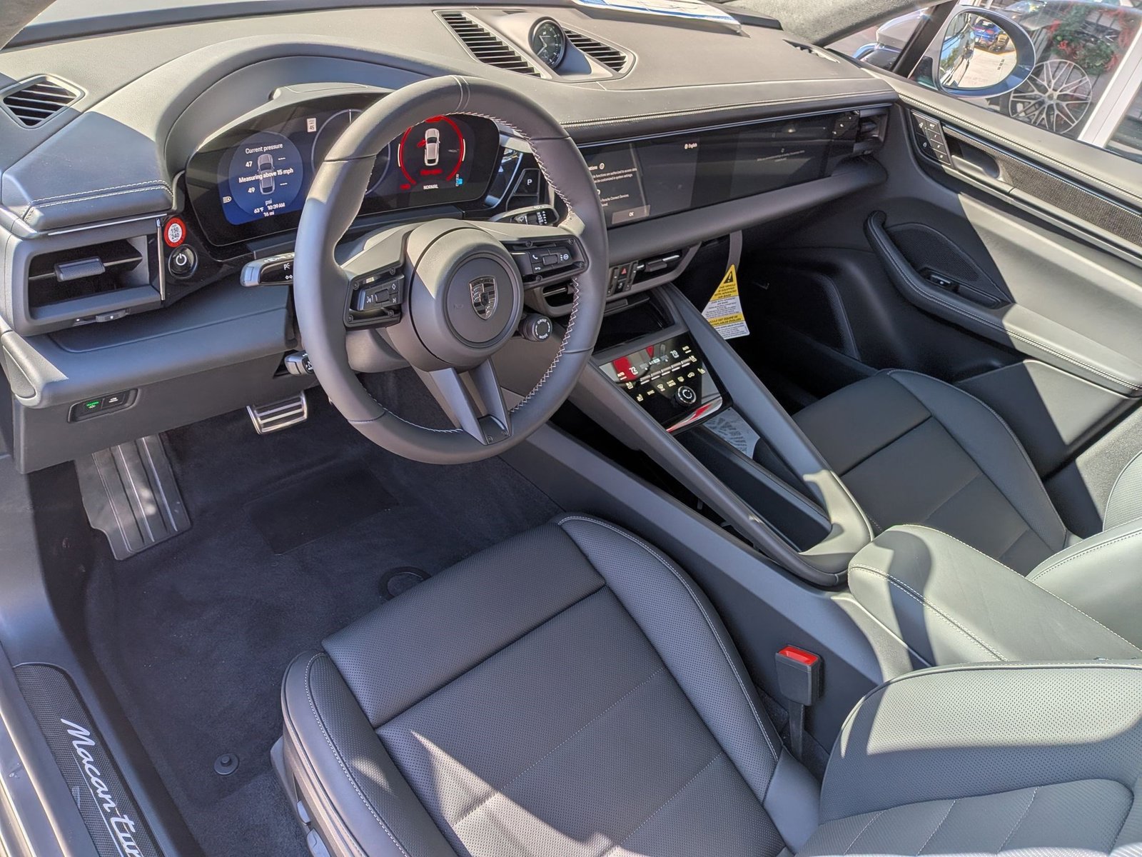 New 2025 Porsche Macan Turbo Electric AWD/4WD image 4