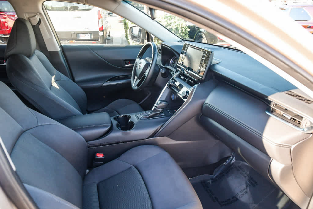 Used 2021 Toyota Venza LE AWD/4WD image 16