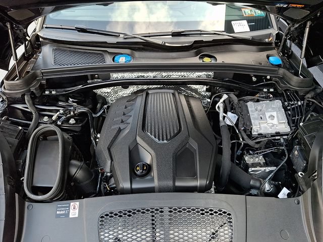 Certified 2026 Porsche Macan AWD/4WD image 30
