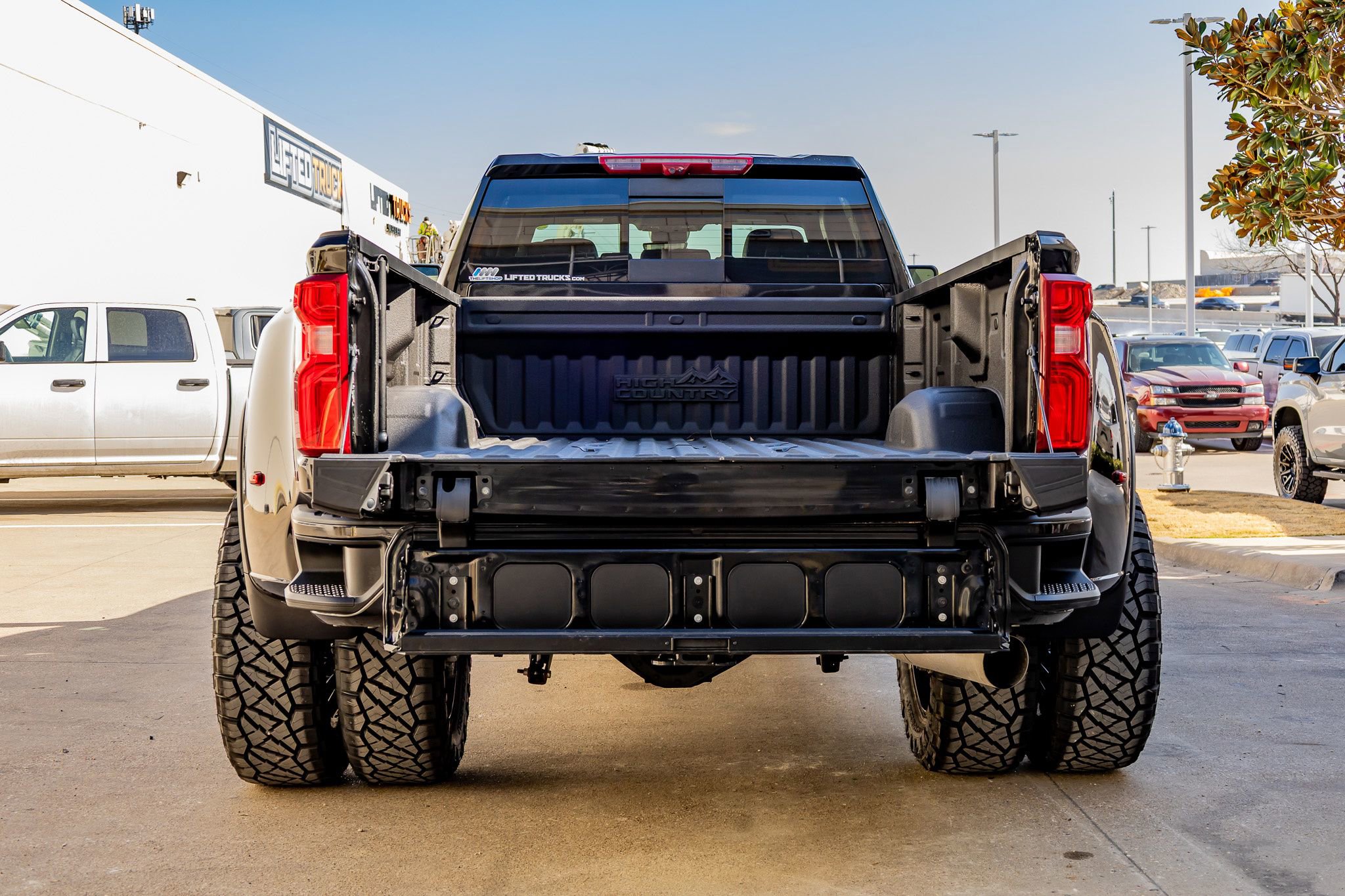 Used 2024 Chevrolet Silverado 3500 High Country w/ Technology Package image 9