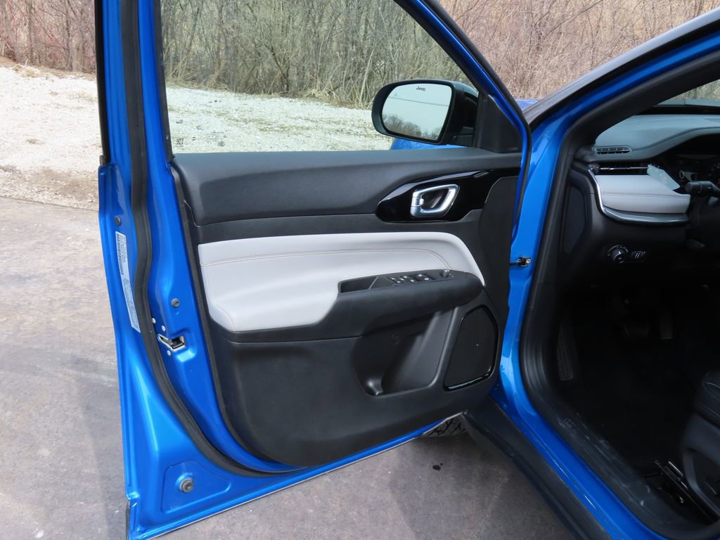 Used 2024 Jeep Compass Limited image 23