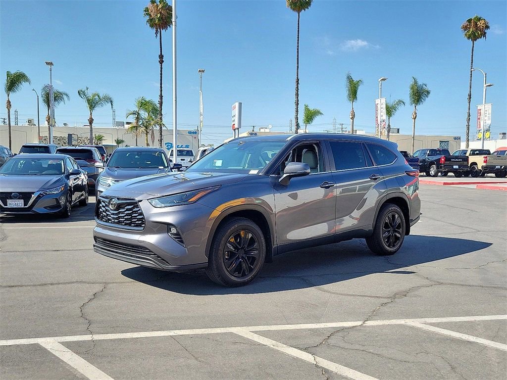 Used 2024 Toyota Highlander XLE image 35