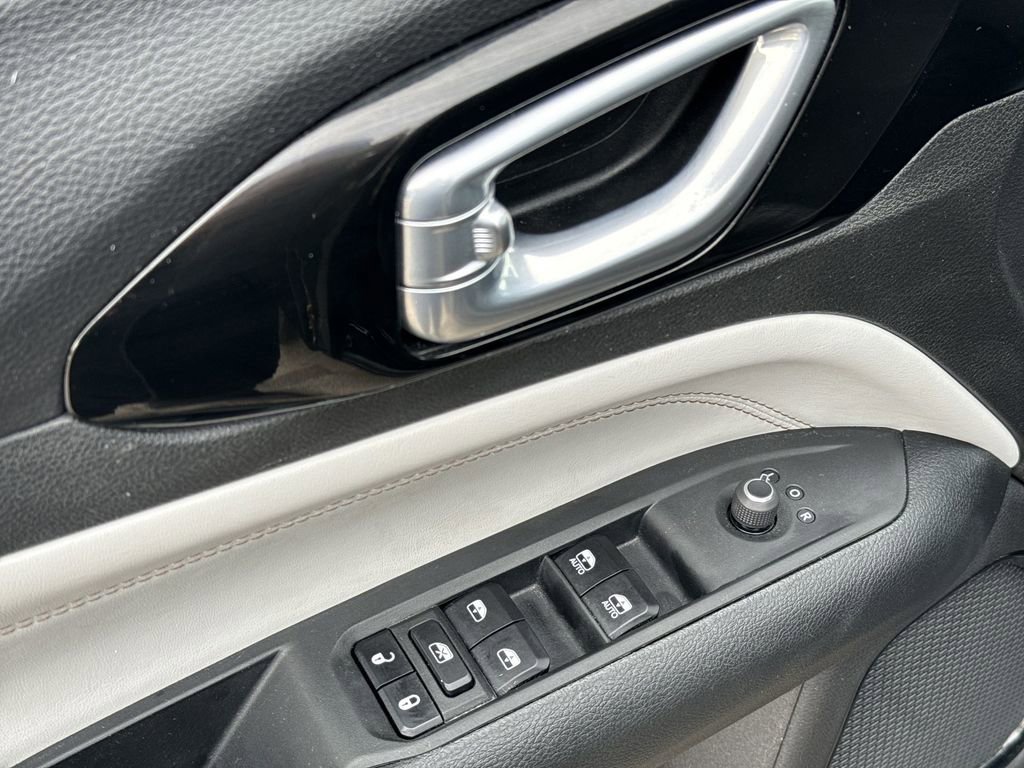 Used 2022 Jeep Compass Limited image 15