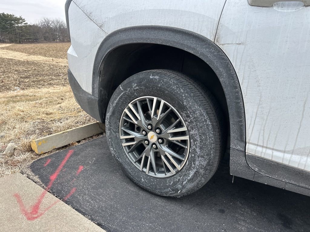 Used 2024 Chevrolet Traverse LT image 8