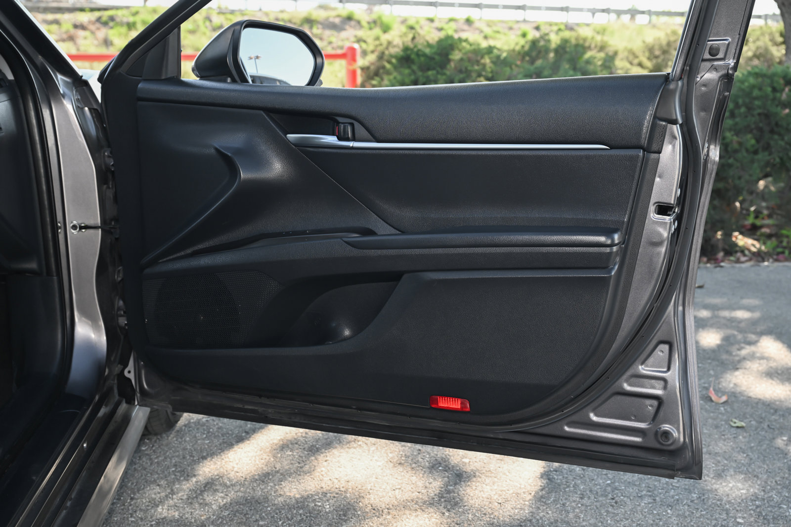 Used 2022 Toyota Camry LE w/ Carpet Mat Package (TMS) image 39