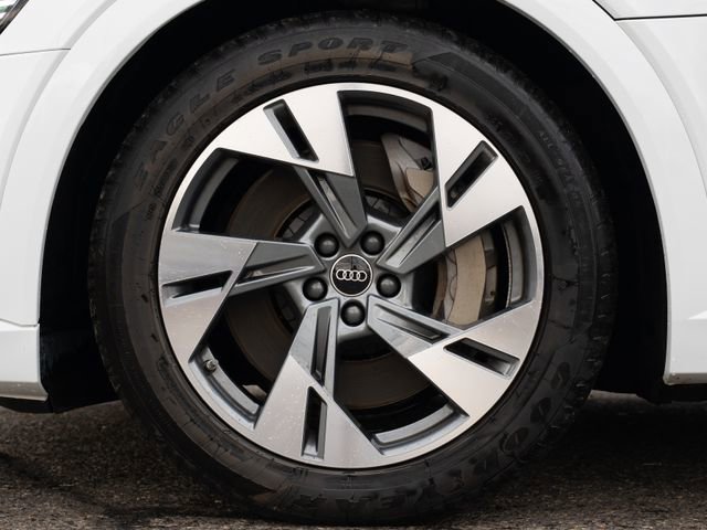 Used 2022 Audi e-tron Premium w/ Convenience Plus Package image 12