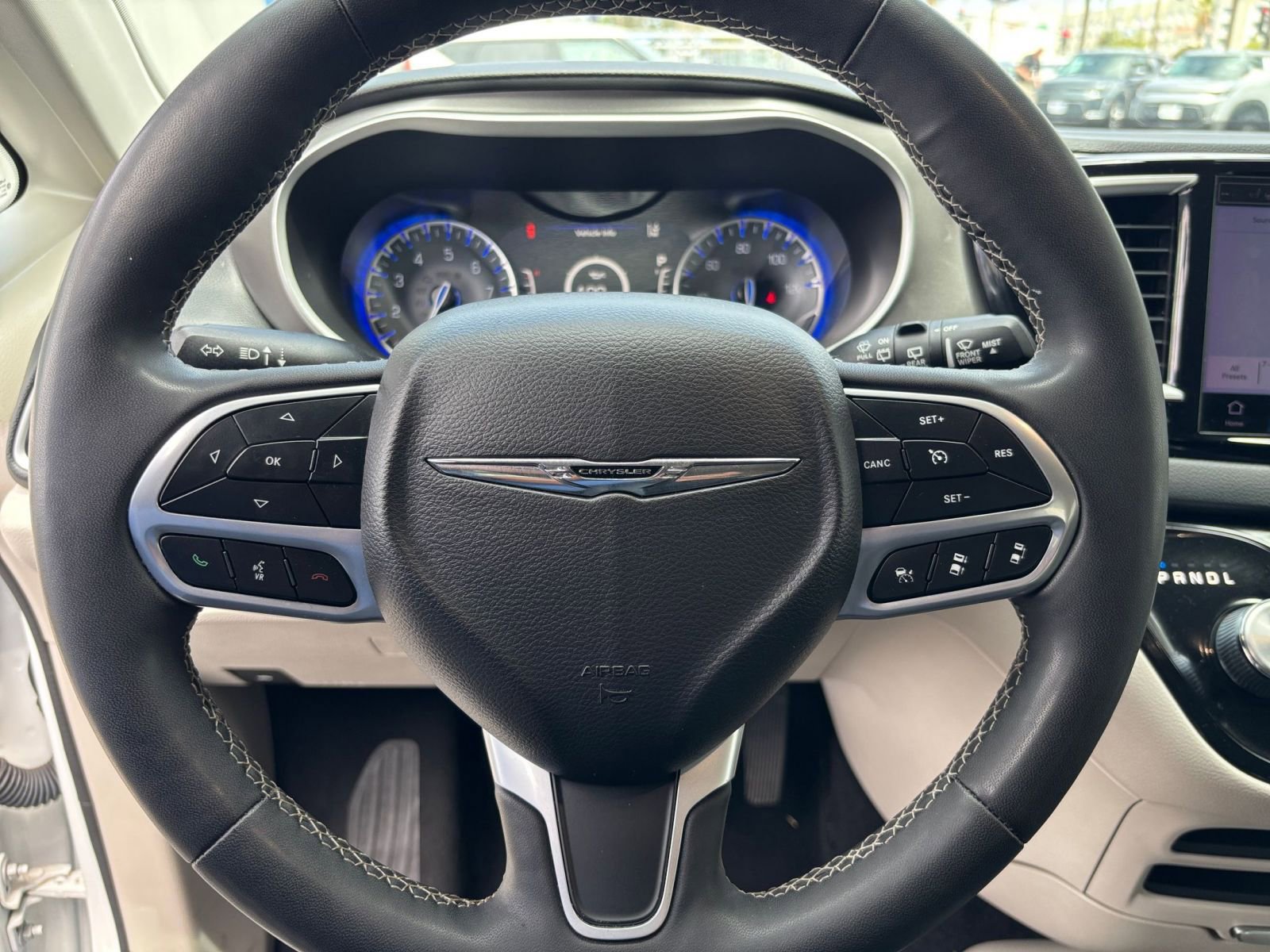 Used 2023 Chrysler Pacifica Touring-L FWD image 30