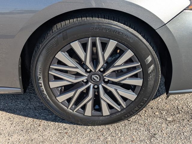 Used 2024 Nissan Altima 2.5 SV image 14
