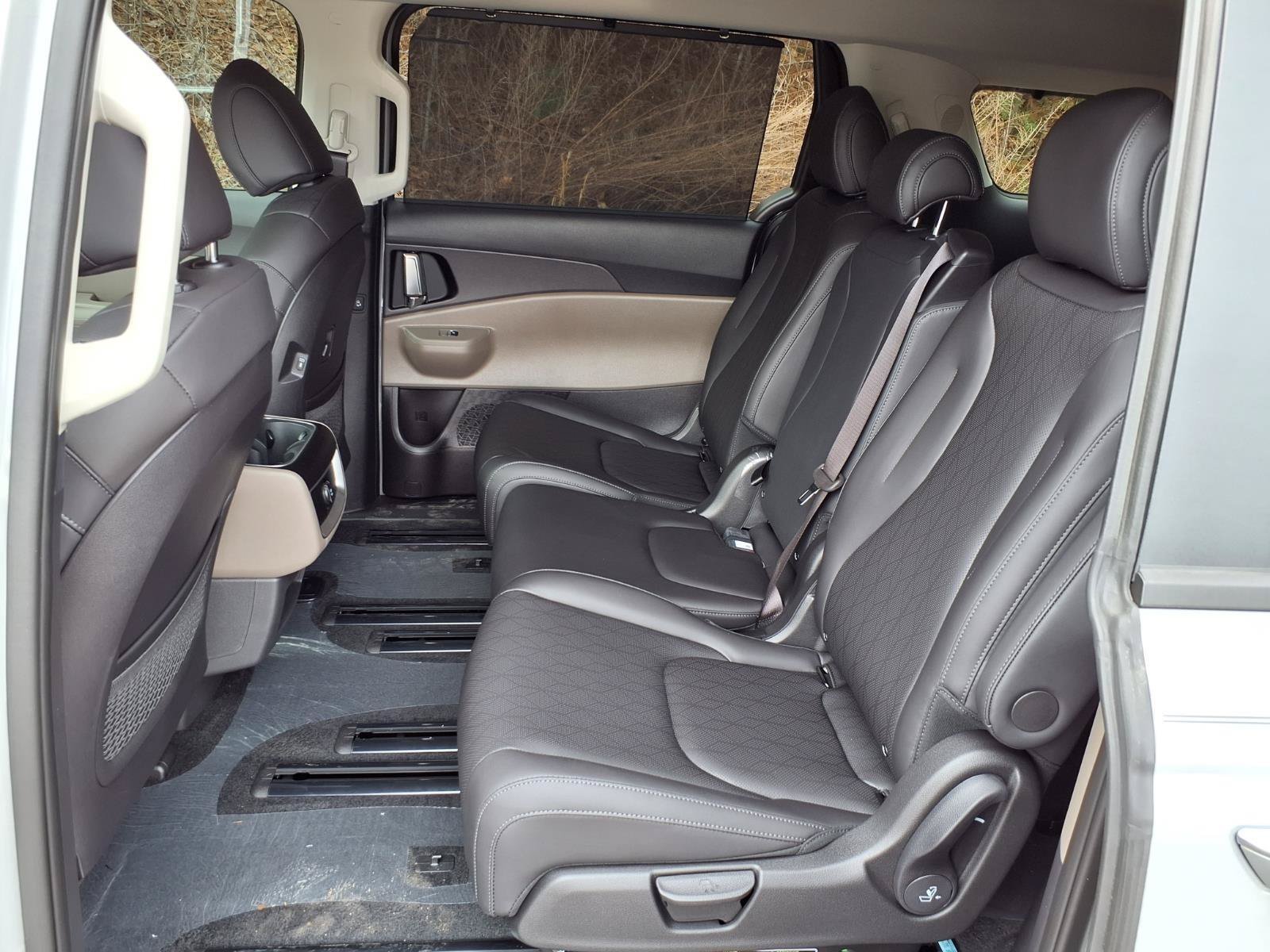 New 2026 Kia Carnival EX FWD image 4