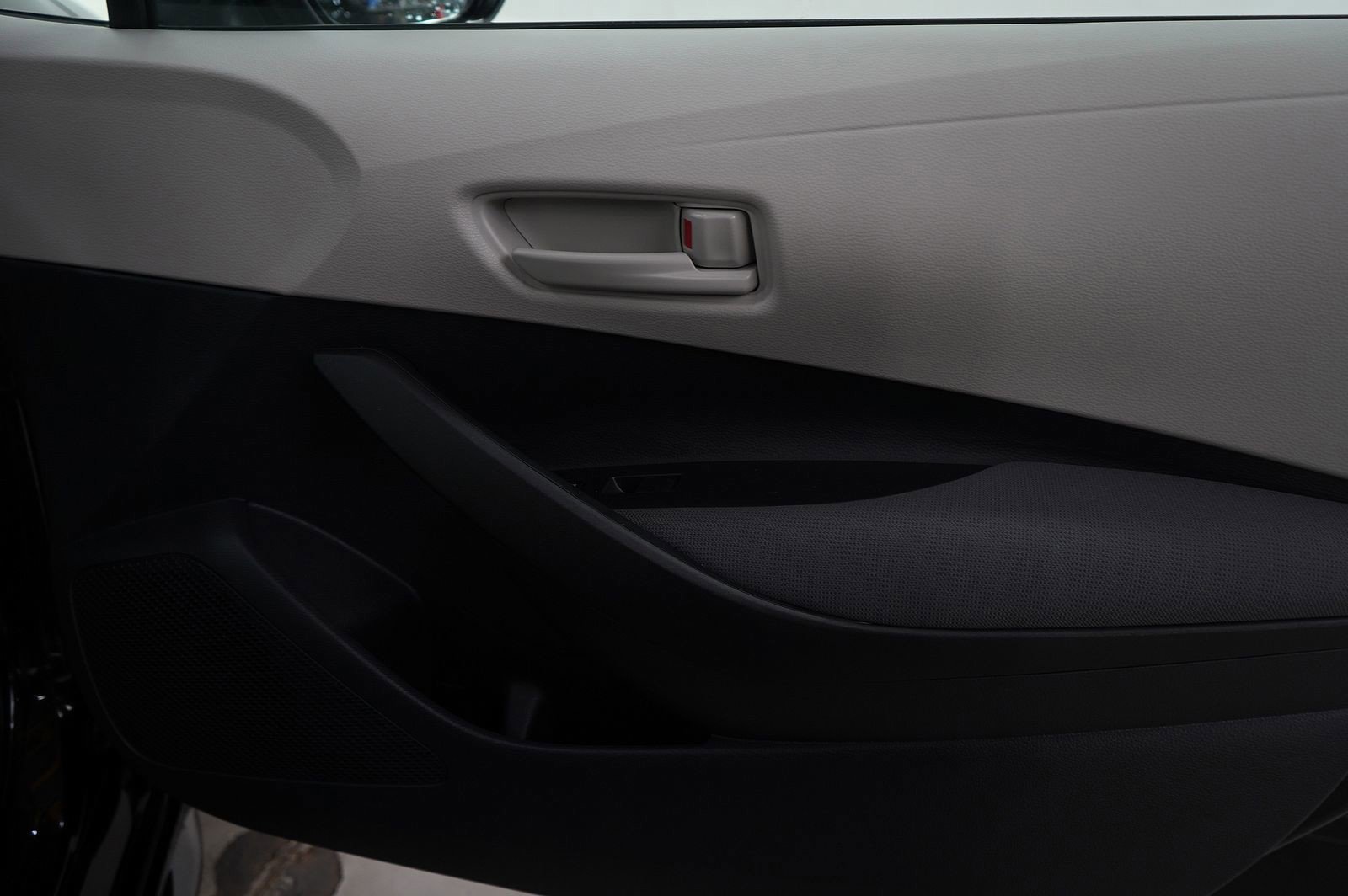 Used 2025 Toyota Corolla LE image 9