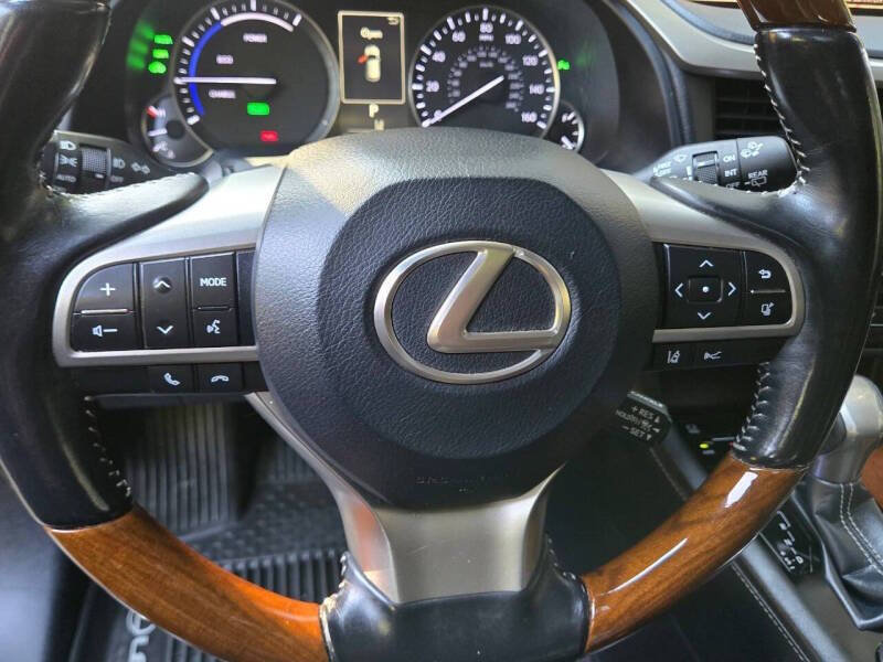 Used 2018 Lexus RX 450hL Premium w/ Premium Package AWD/4WD image 19