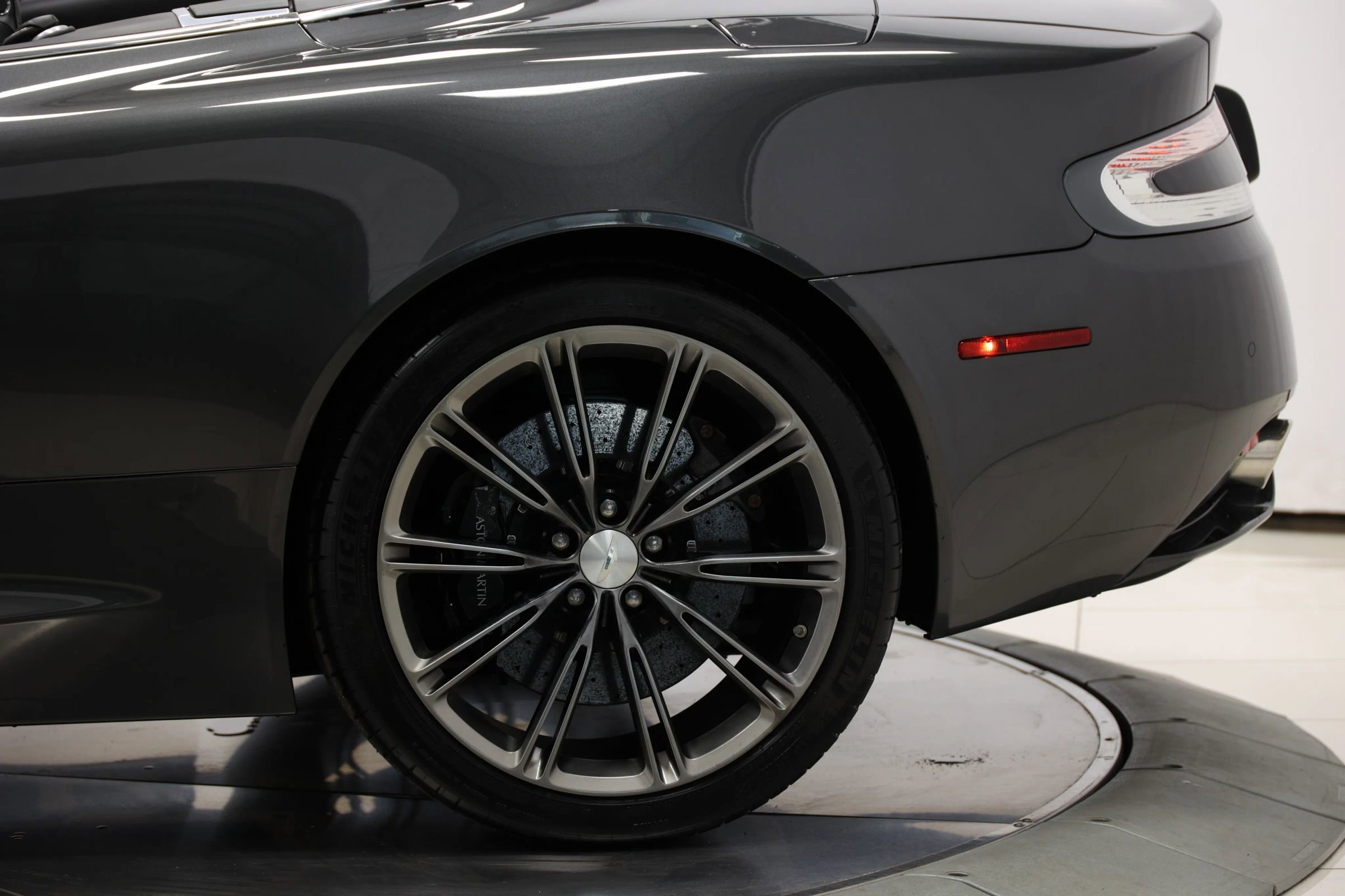 Used 2012 Aston Martin Virage Volante image 11