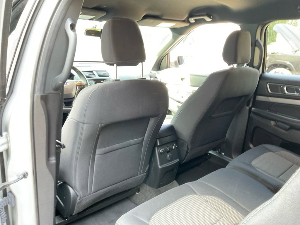 Used 2018 Ford Explorer XLT image 28