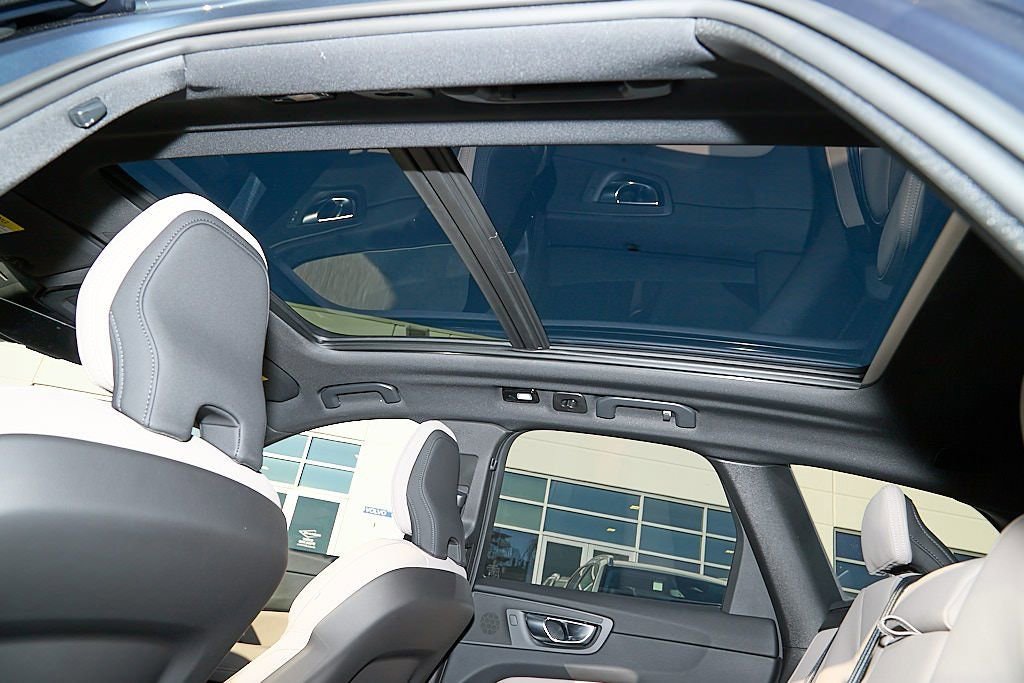 New 2026 Volvo XC60 B5 Plus w/ Climate Package image 20