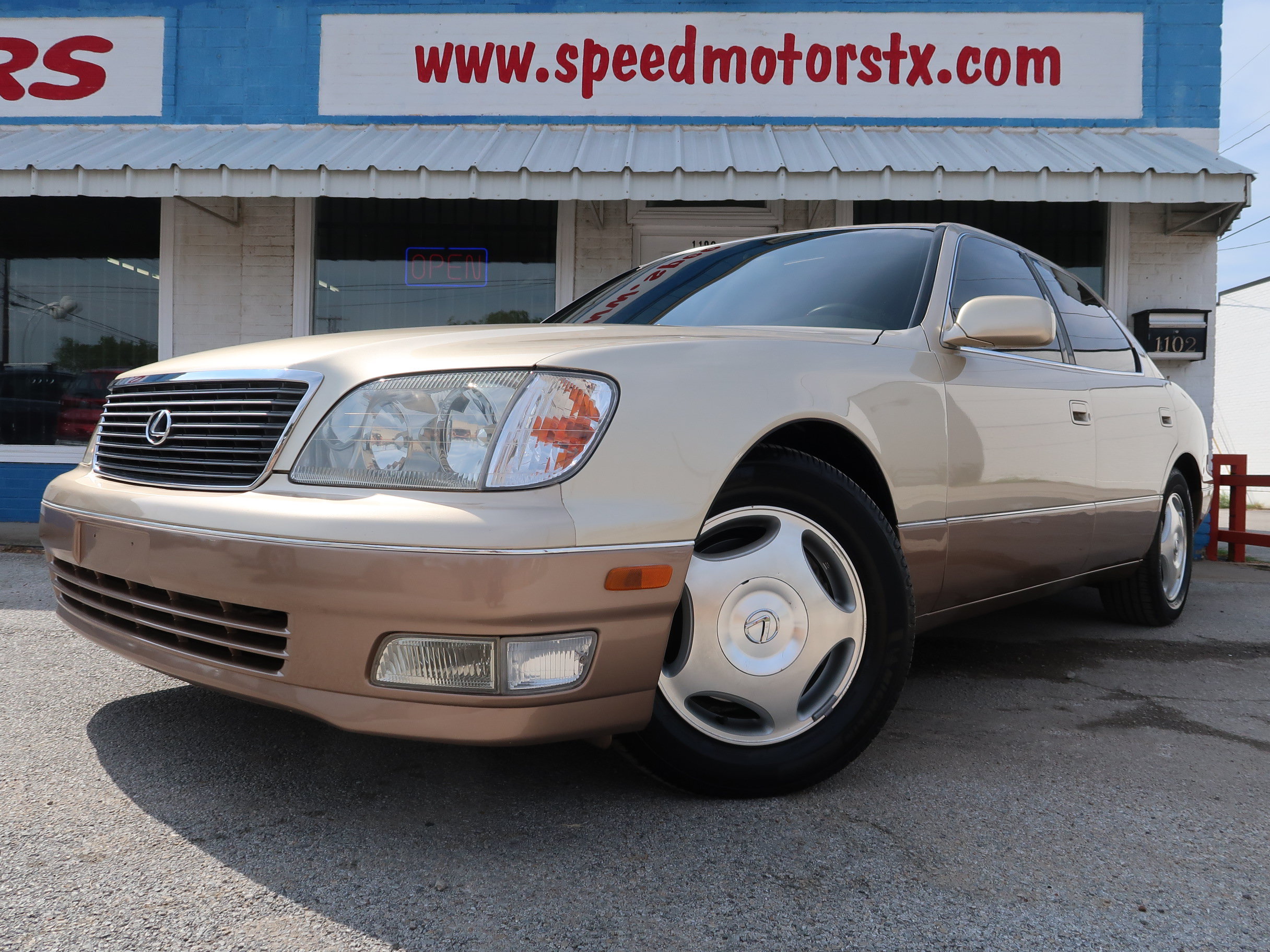 Used 2000 Lexus LS 400 RWD image 1