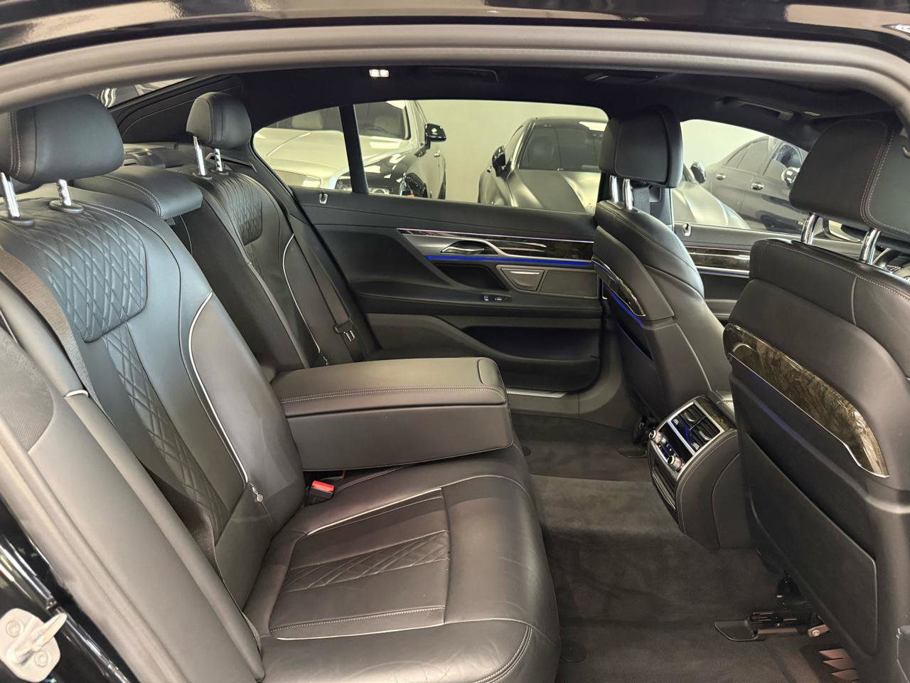 Used 2018 BMW 750i image 28