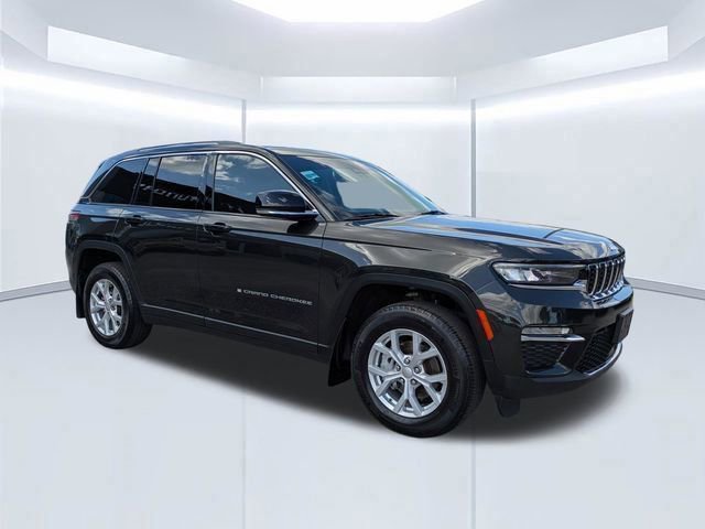 Used 2024 Jeep Grand Cherokee Limited AWD/4WD image 1