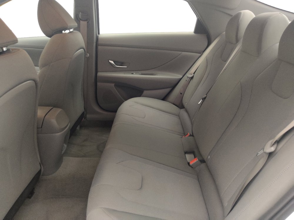 Used 2025 Hyundai Elantra SE FWD image 18