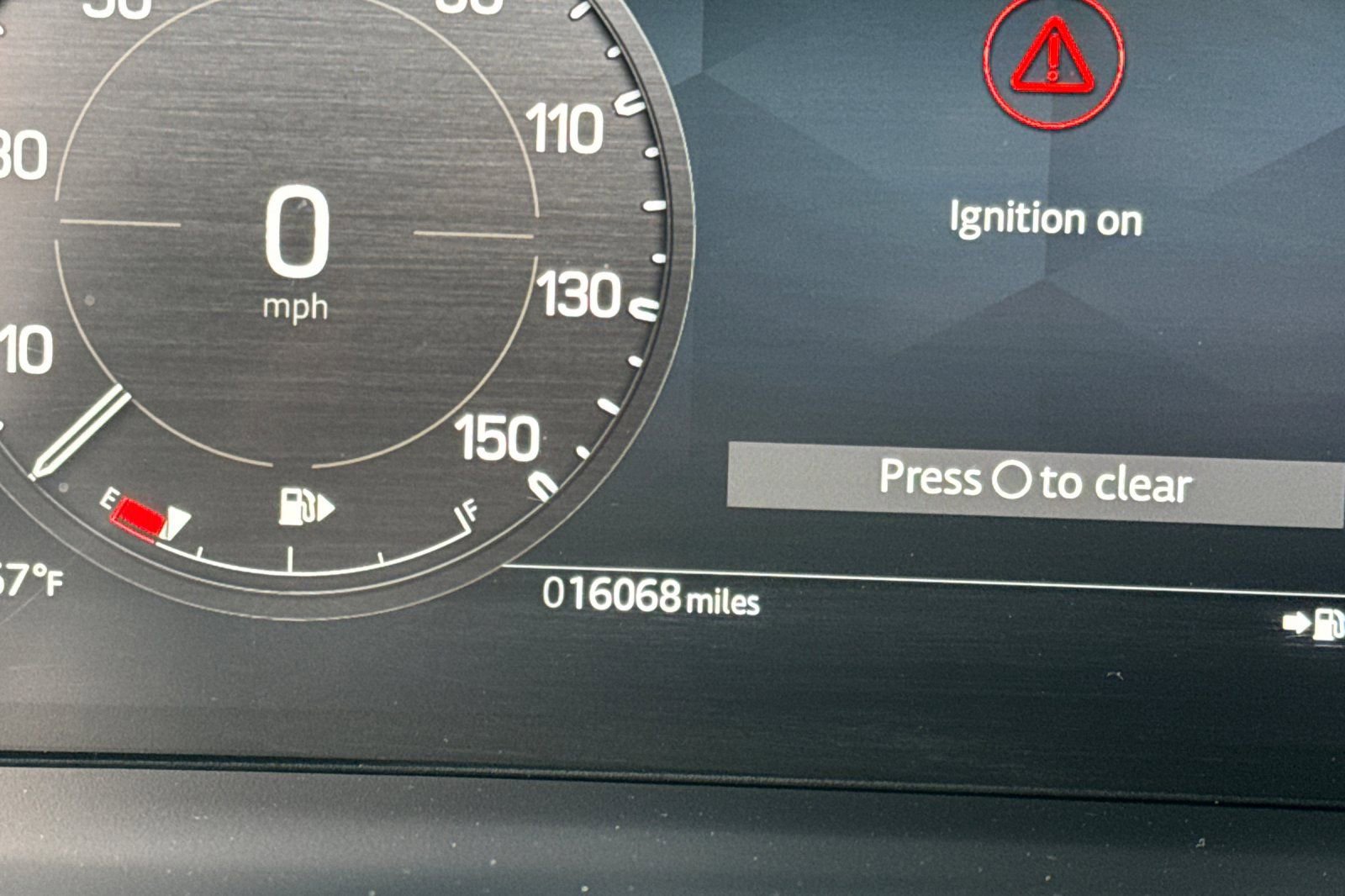 Used 2025 Land Rover Defender 110 X-Dynamic SE image 30