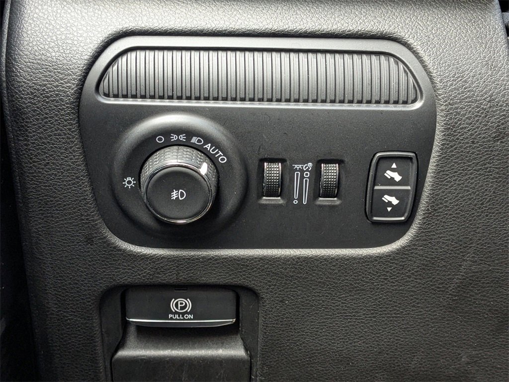 Used 2024 Jeep Wagoneer L 4WD image 19