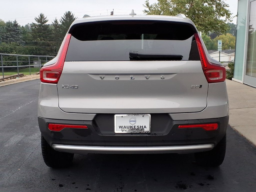 Certified 2023 Volvo XC40 B5 Ultimate w/ Climate Package AWD/4WD image 4