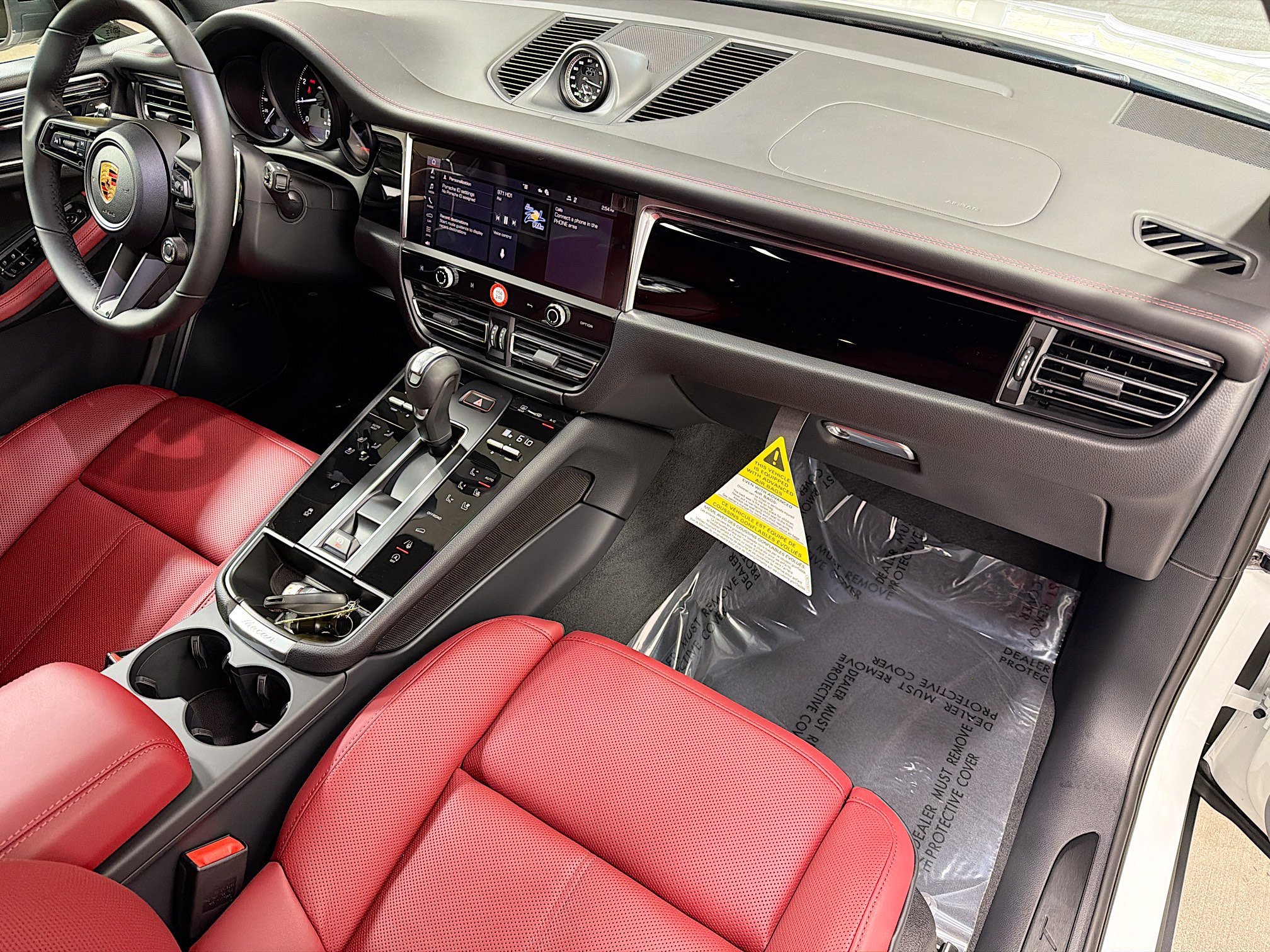 Certified 2026 Porsche Macan Turbo AWD/4WD image 15