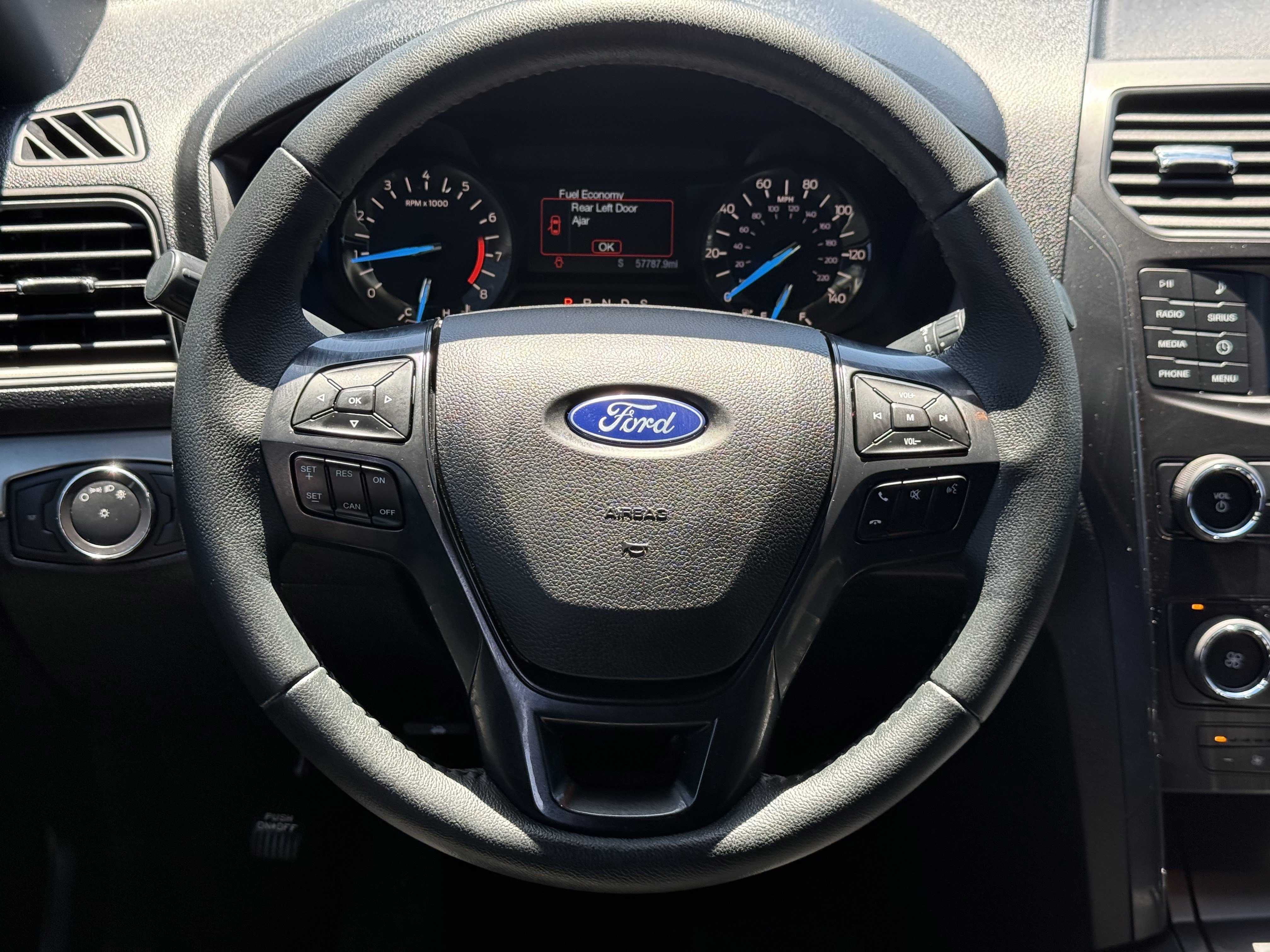 Used 2018 Ford Explorer XLT image 15