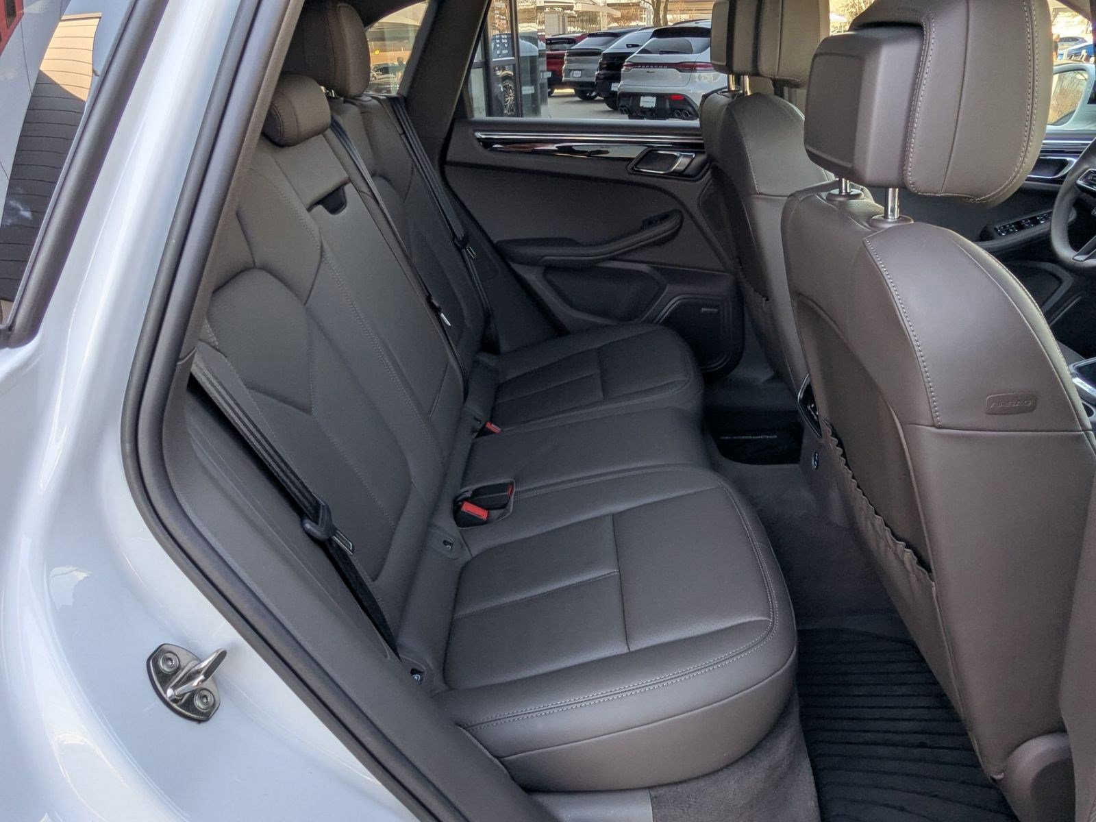 Certified 2025 Porsche Macan image 24