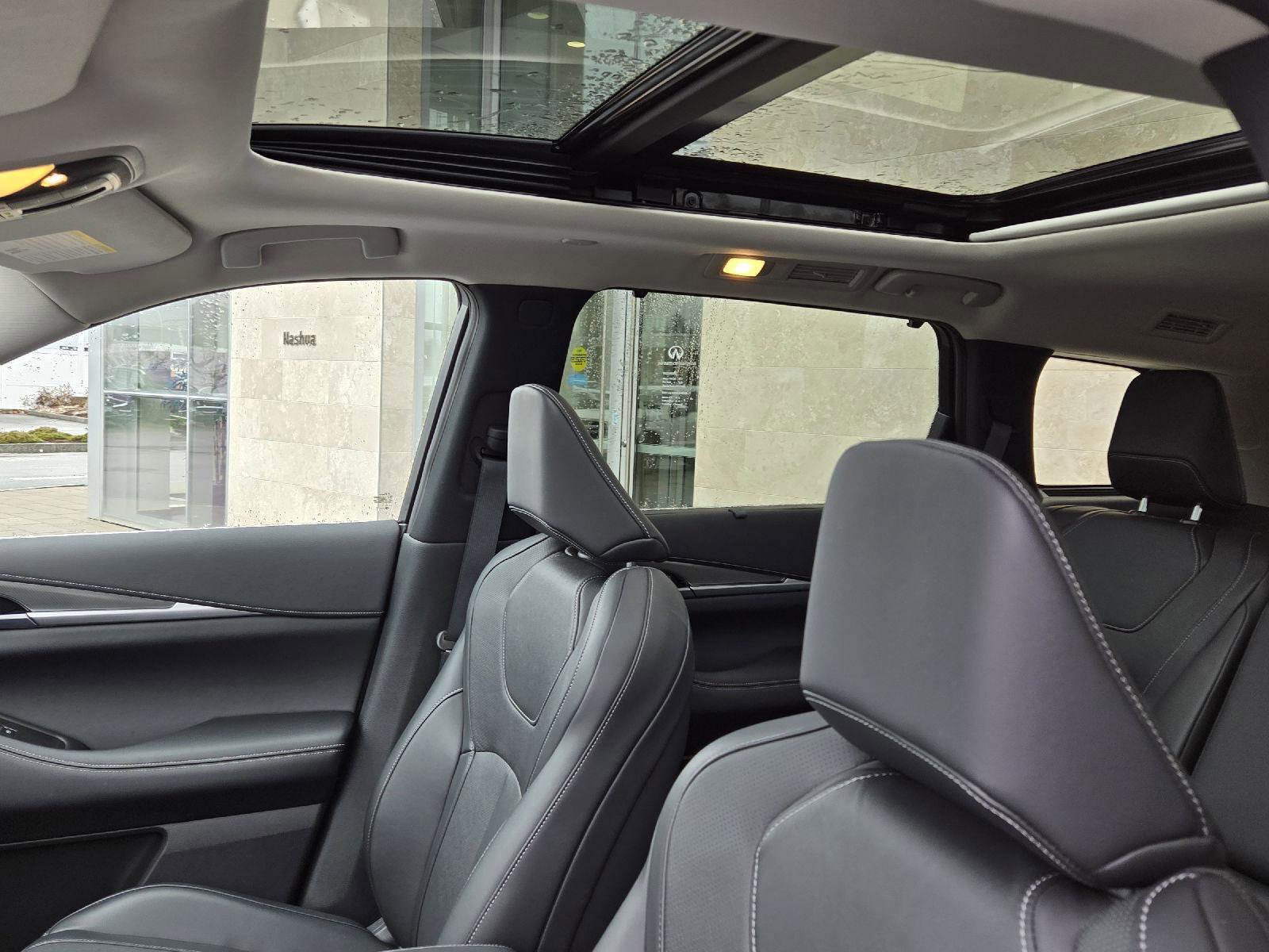 Certified 2025 INFINITI QX60 Luxe w/ Vision Package image 6