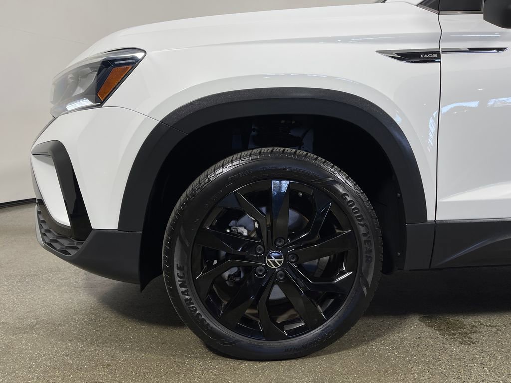 Used 2023 Volkswagen Taos SE image 11