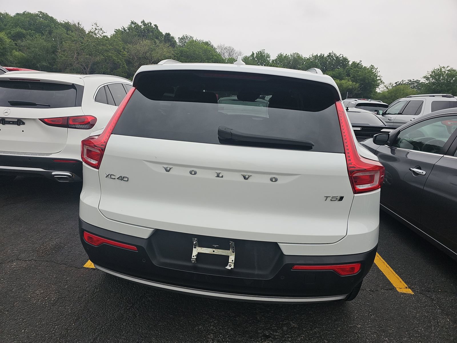 Used 2022 Volvo XC40 T5 Momentum AWD/4WD image 8