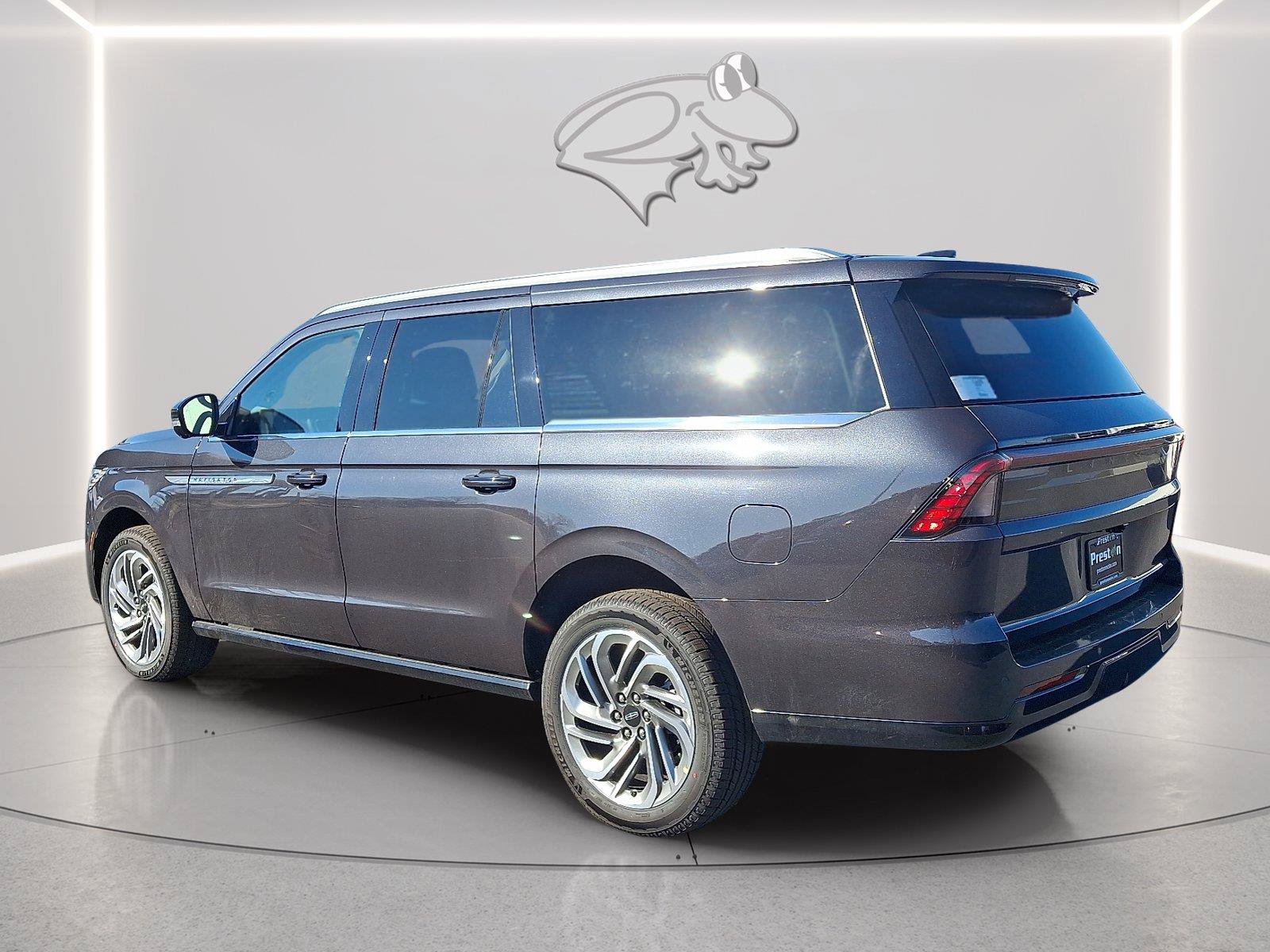 New 2026 Lincoln Navigator L Reserve AWD/4WD image 3